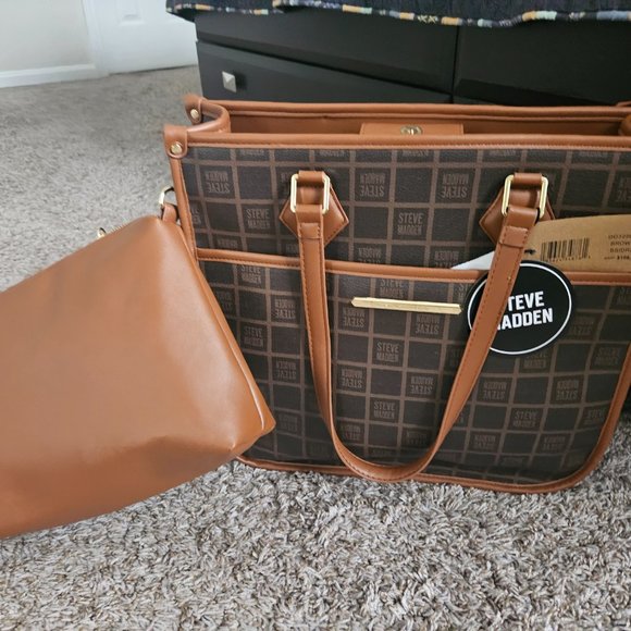 Handbags - Picture 2 of 4